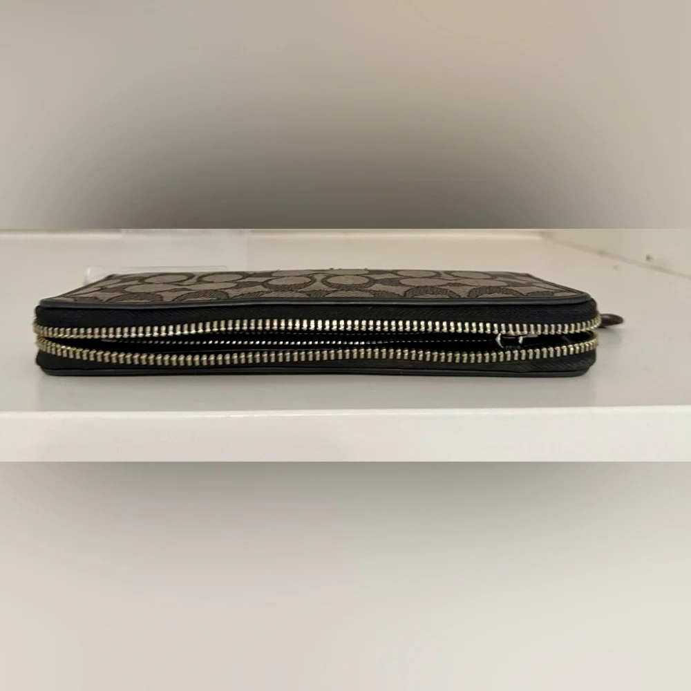 Coach Black and Tan Zip-Around Wallet - Picture 4 of 5